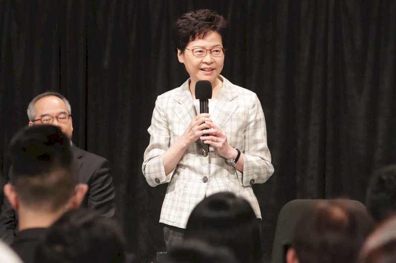 港人齊聚劍橋示威 要求撤銷林鄭月娥榮譽院士