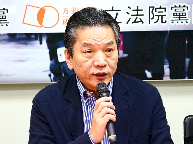 雙母雞拉抬 親民黨爭取中間選民支持
