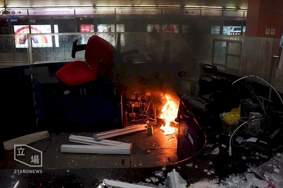 香港地鐵今早全線停駛 交通幾近癱瘓