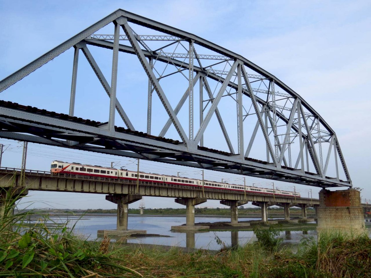 國慶煙火在屏東 首度近距離與火車浪漫相遇