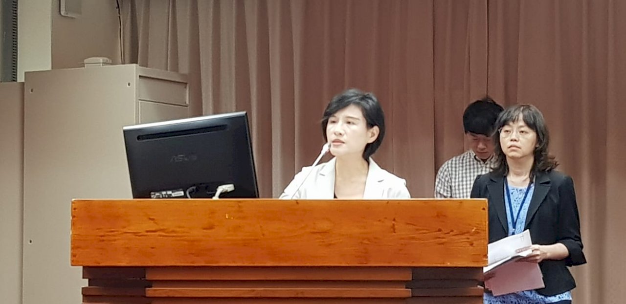 國父紀念館未規劃拆旗杆 鄭麗君盼外界勿政治化
