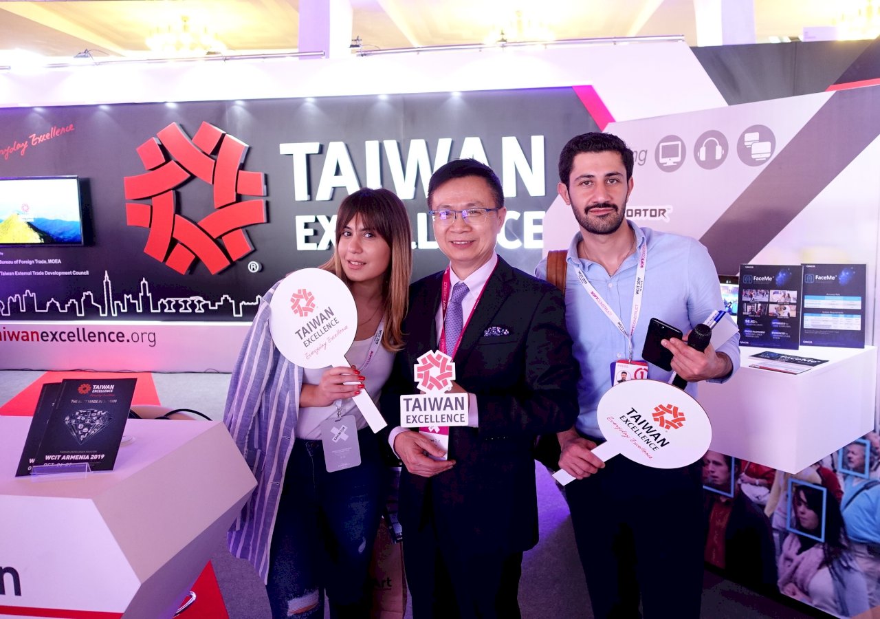 黃志芳登WCIT演說 籲企業以科技公司角度經營