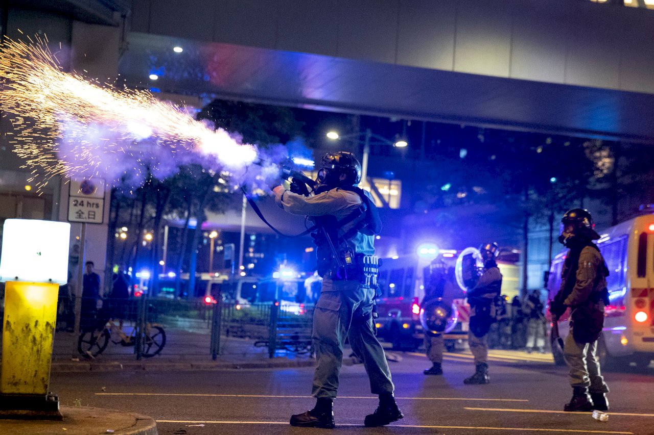 反送中持續  香港作家批林鄭「以火救火」