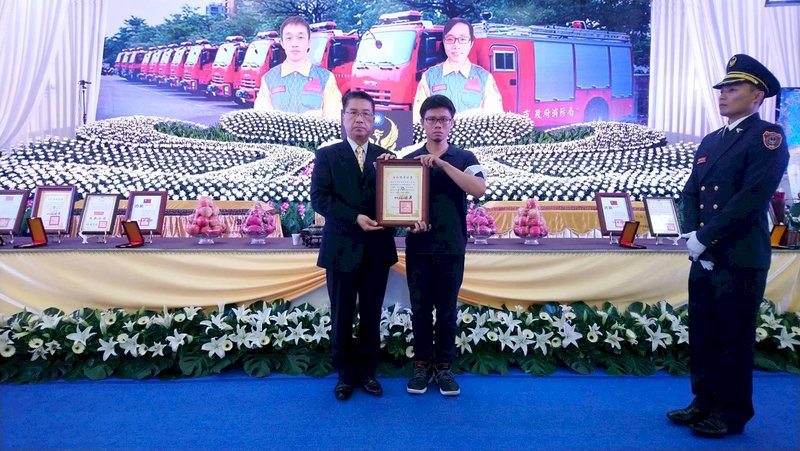 中市大雅火警2勇消公祭 頒發褒揚令獎章