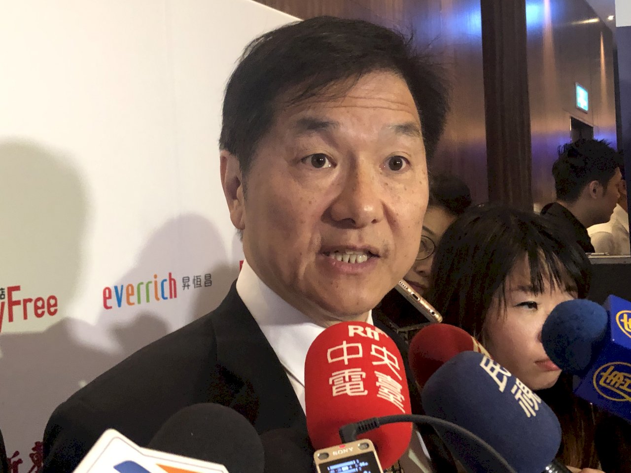 中共軍機擾台  恐危及偽出國航班？  祁文中：有把關機制