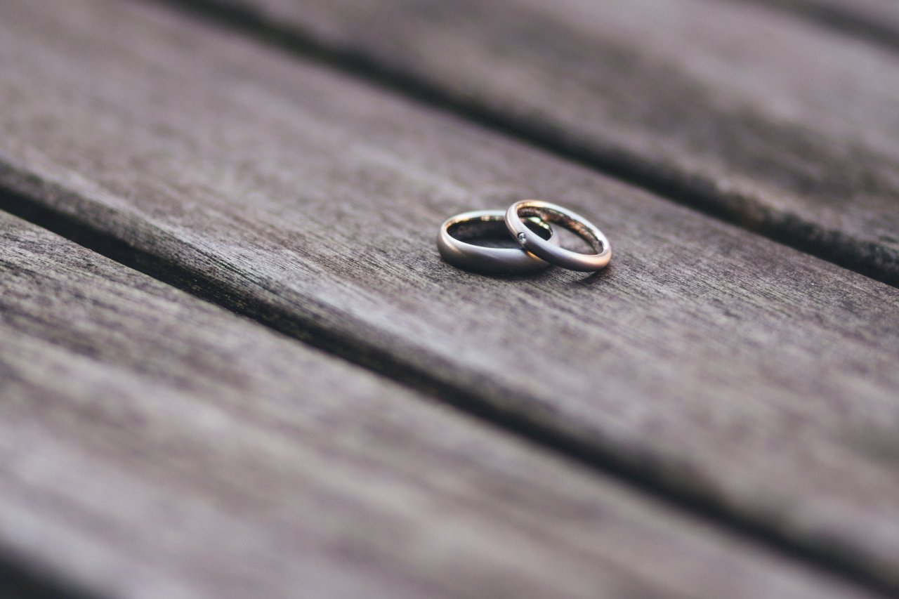 兩岸同婚鬆綁 即日起在第三地結婚生效者可在台辦理登記