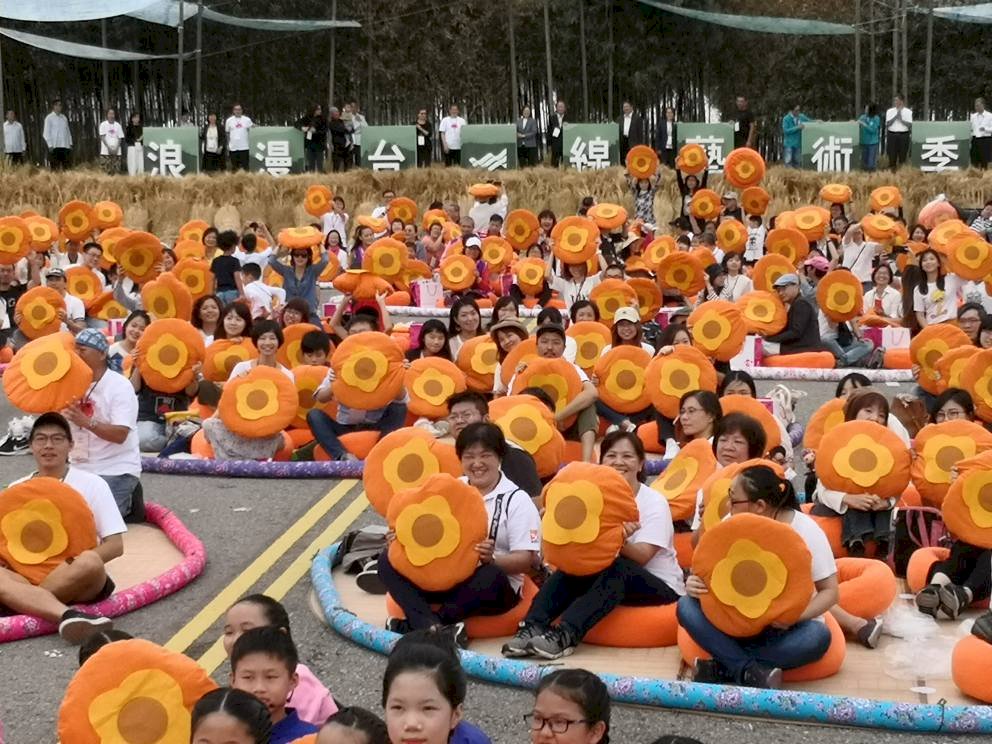 凱道成柿餅海 蔡總統為浪漫台三線藝術季揭幕