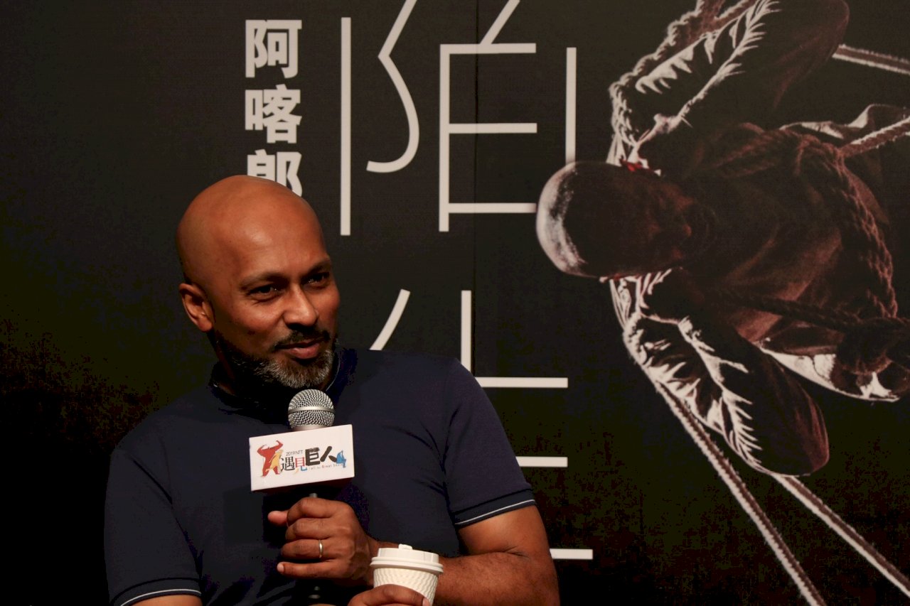 阿喀郎・汗封箱獨舞之作「陌生人」 將登「台」演出