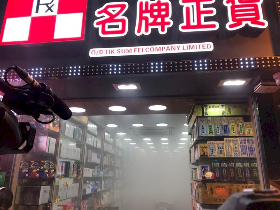 追究港警暴行再遭鎮壓 商家也遭殃(影音)