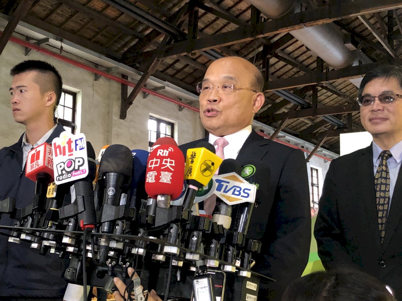 郝龍斌批太陽花砸政院還能賺錢 蘇揆：解民怨很重要