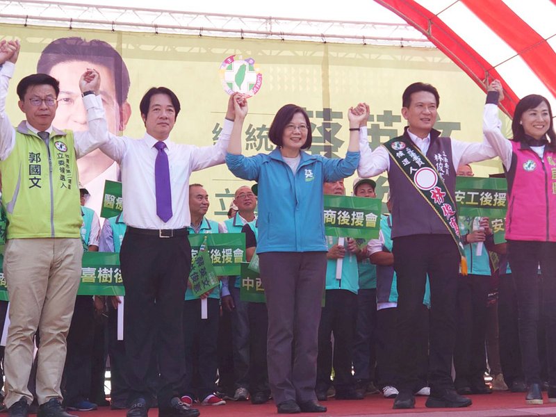 蔡賴同框配不配？ 總統重申很團結 賴：一直在民進黨隊伍裡
