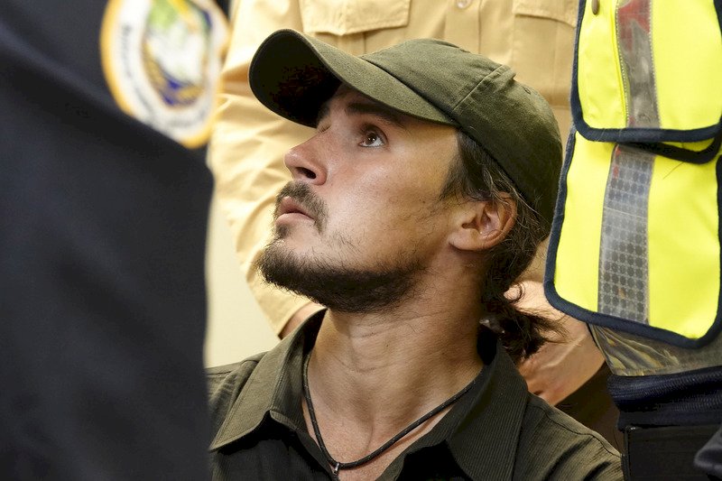 闖桃機管制區外籍男依舊沉默 檢察官聲請羈押