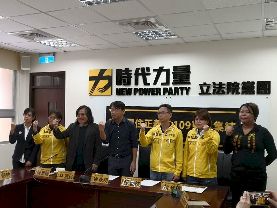 夜宿東區大集結 時力籲柯文哲、韓國瑜對居住正義表態