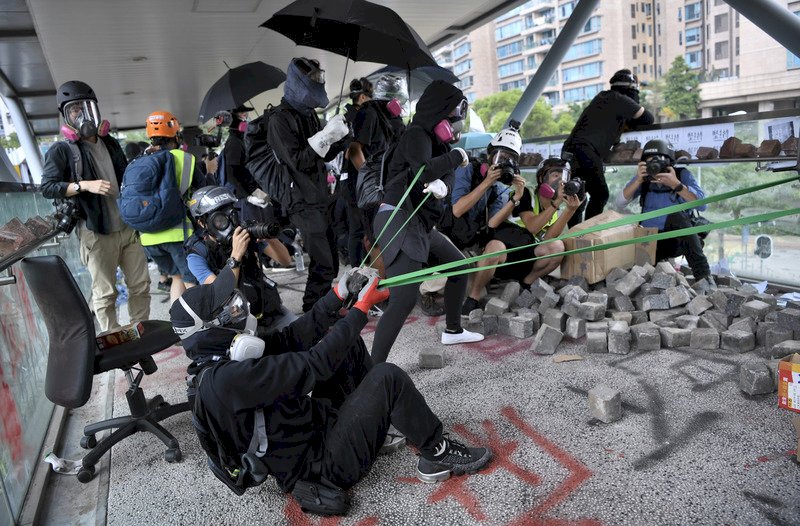 「反送中」風暴 她們為什麼變成「勇武派」？