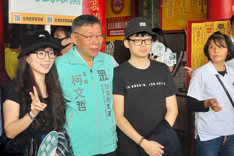 國民黨不分區立委提名 柯文哲：又老又紅