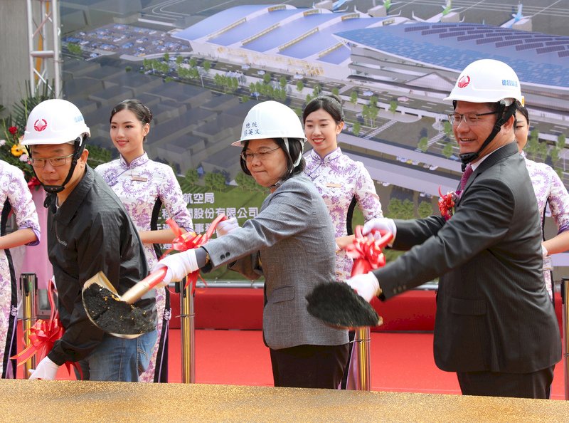 推動台中國際機場升級 總統盼助航太相關產業發展