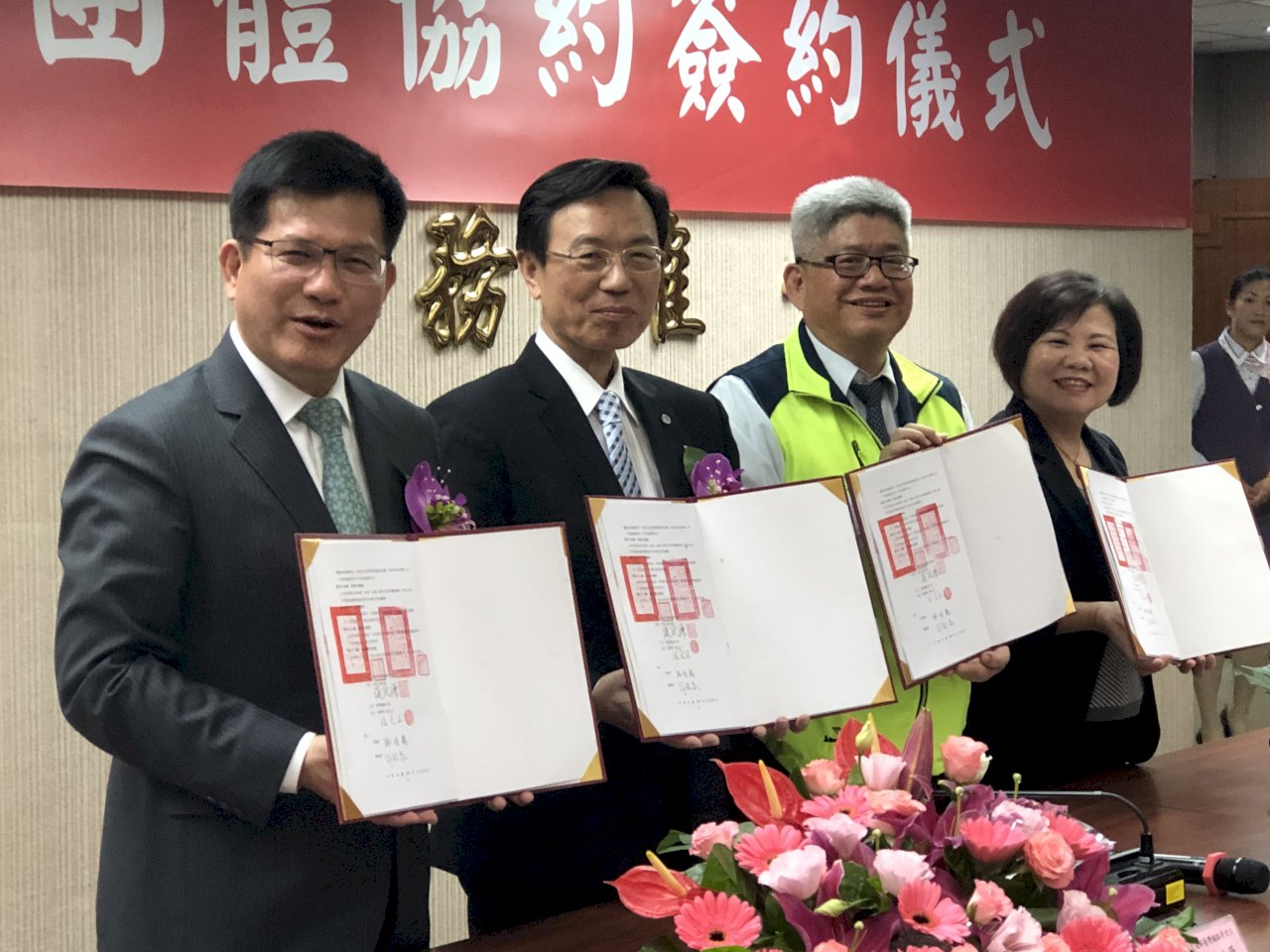 歷經30年300回協商 台鐵勞資團協終於簽訂