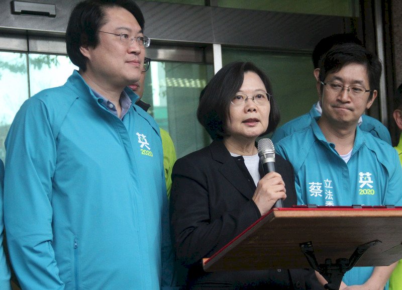 吳敦義譏民進黨在官邸喬不分區 蔡總統：是徵詢總統候選人意見