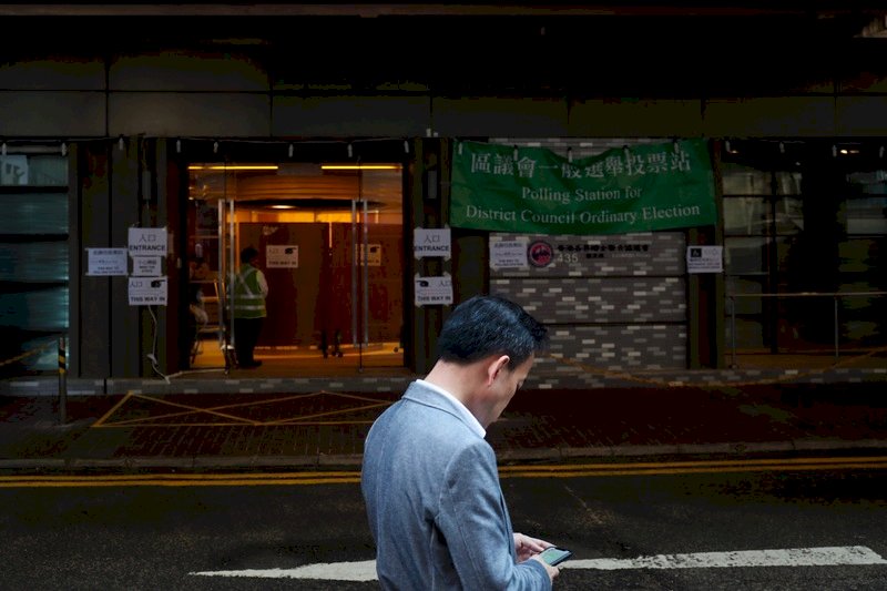 香港選舉9時半投票率近七成 人數破280萬