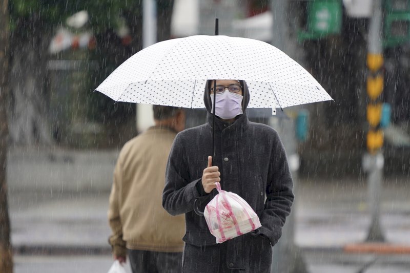 全台濕冷 週五晚起轉乾冷