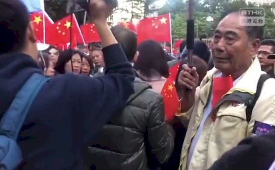 「愛國護港」集會 記者與學生記者被包圍踢腳辱罵