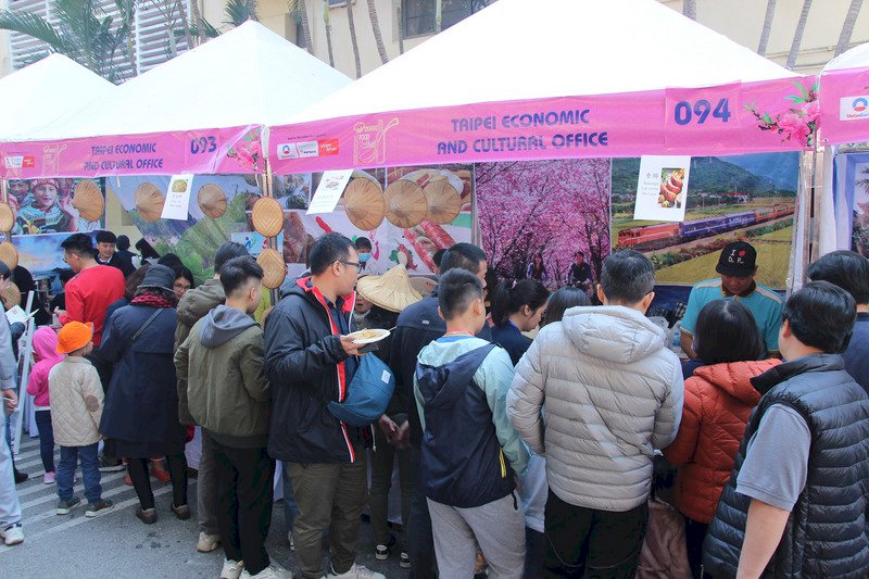 河內國際義賣會 台灣館美食大受歡迎