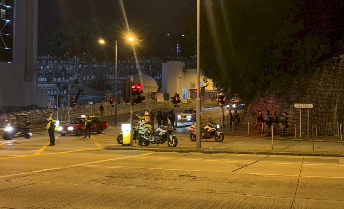 香港灣仔發現可疑物品 爆炸處理人員到場