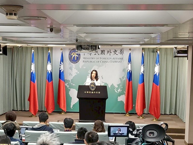 藍委告外長 外交部：民代作為民眾自有公評