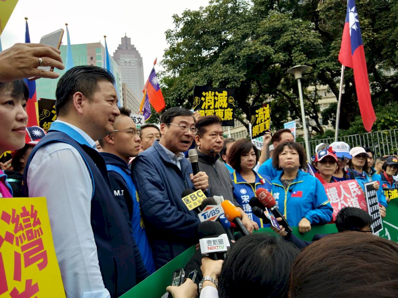 藍營政院抗議楊蕙如案 要求3天內清查資金來源