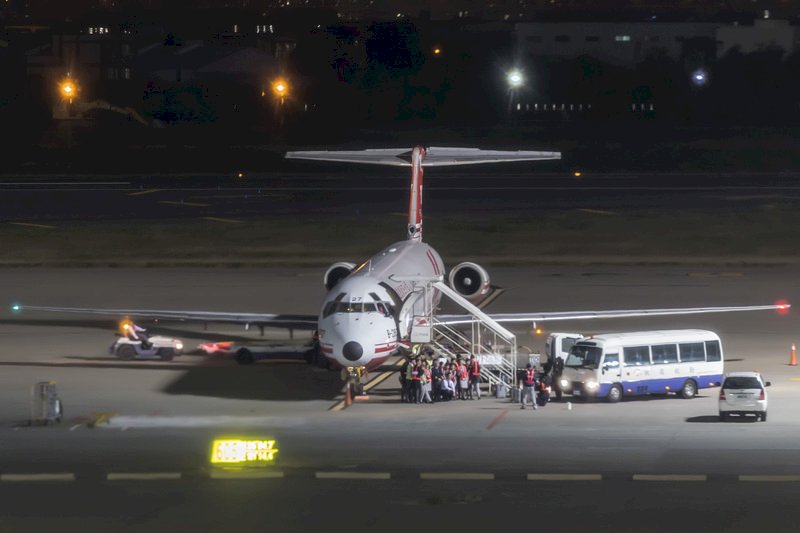 遠航歇業 末班機組空地勤員合照留念