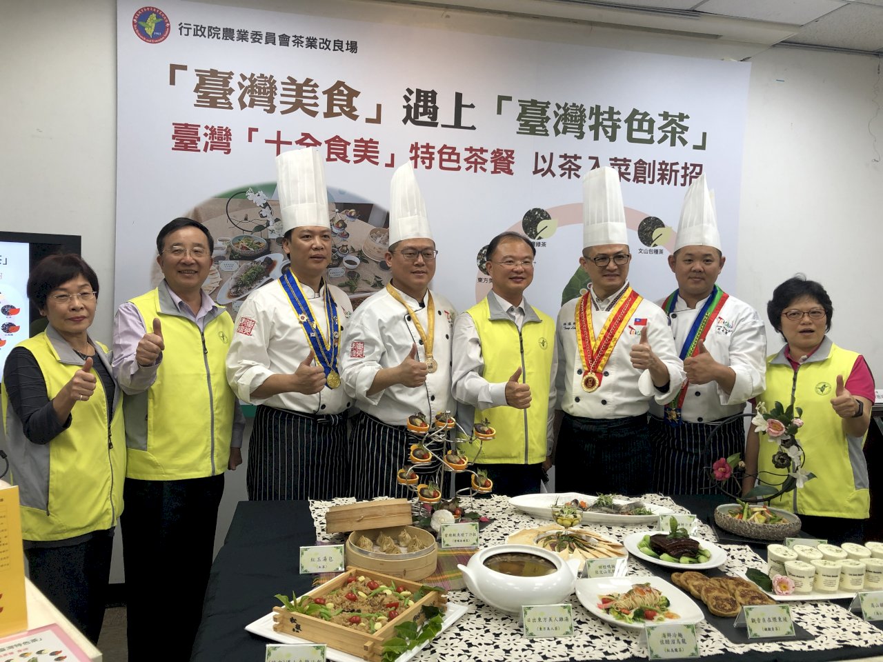 台灣特色茶入菜 烏龍茶油飯、東方美人雞湯吸睛