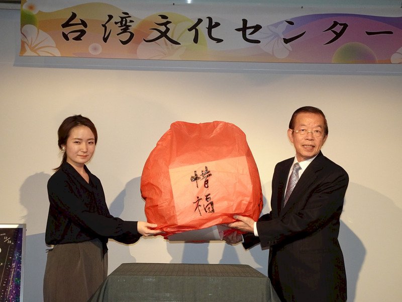日推訪台觀選團 謝長廷：民主選舉可當觀光題材