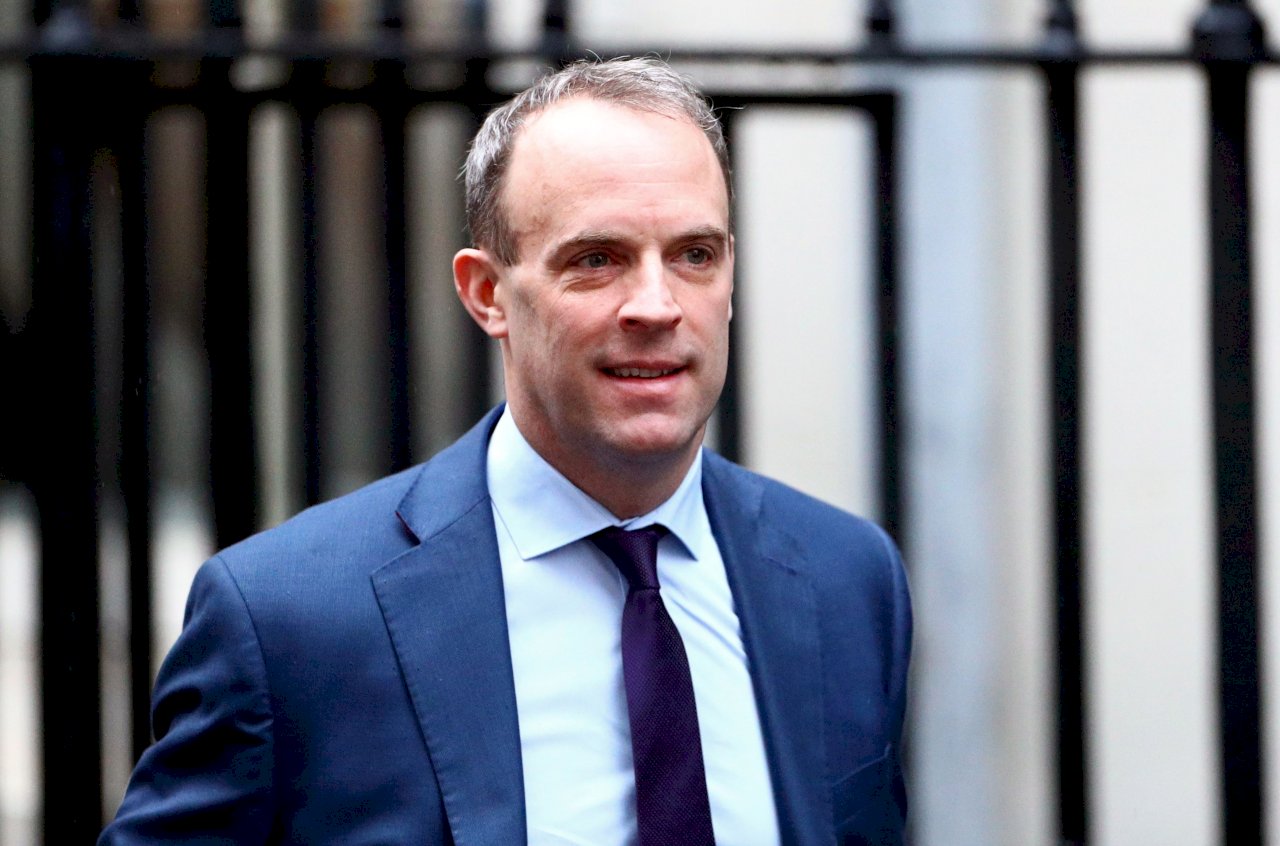 英國外相拉布暫代首相 出身名校擁空手道黑帶