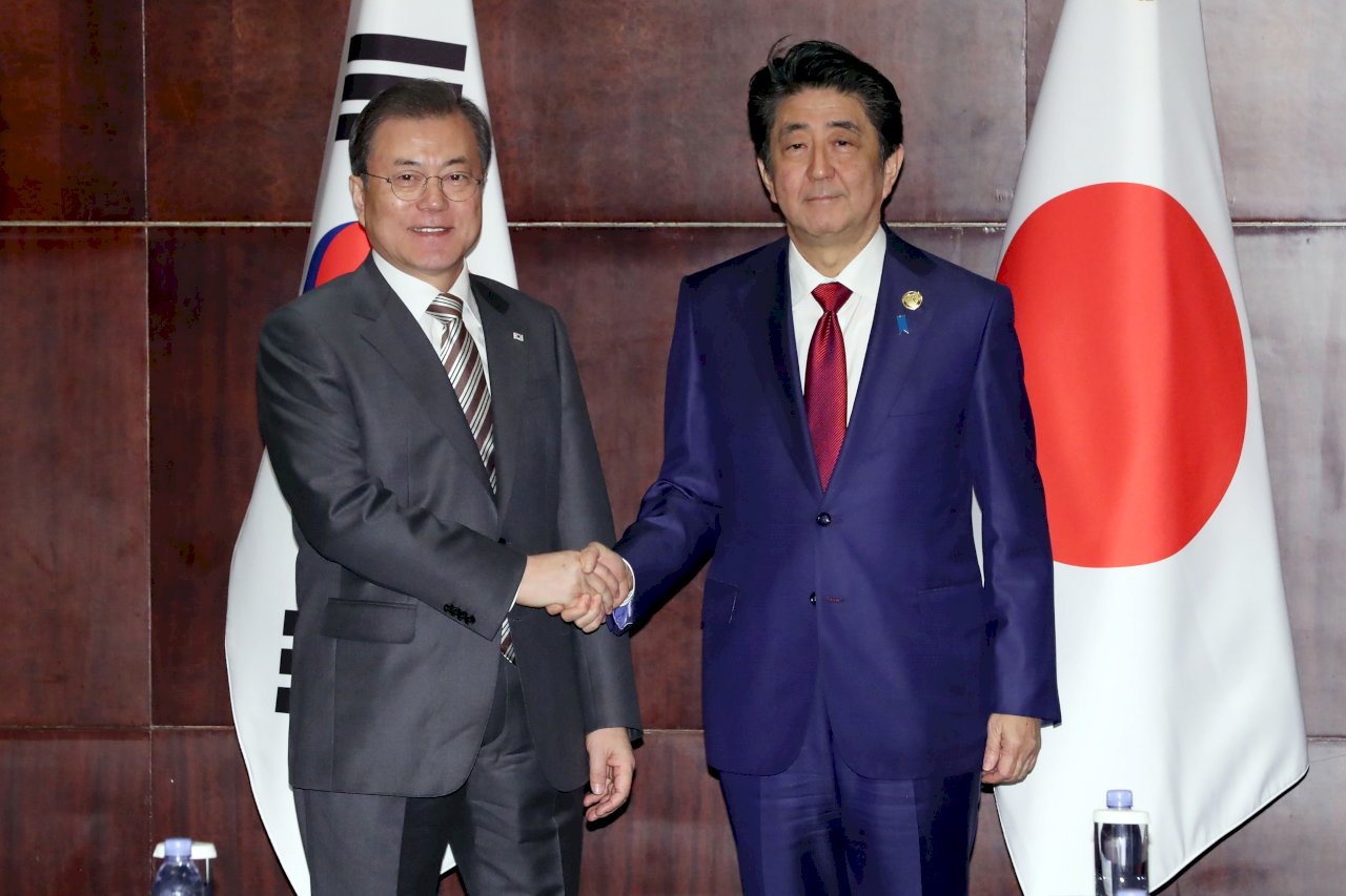 日韓峰會 安倍籲文在寅採取步驟解決爭議
