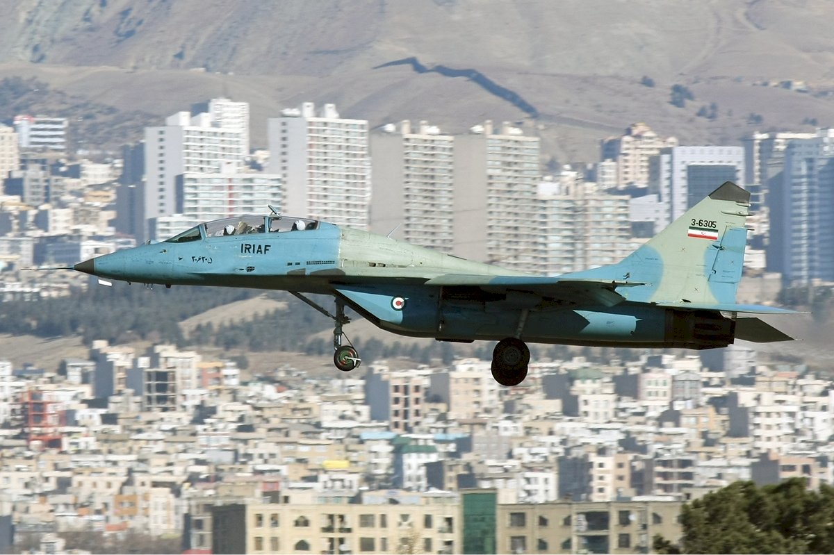 伊朗米格戰機墜毀 當局全力搜救