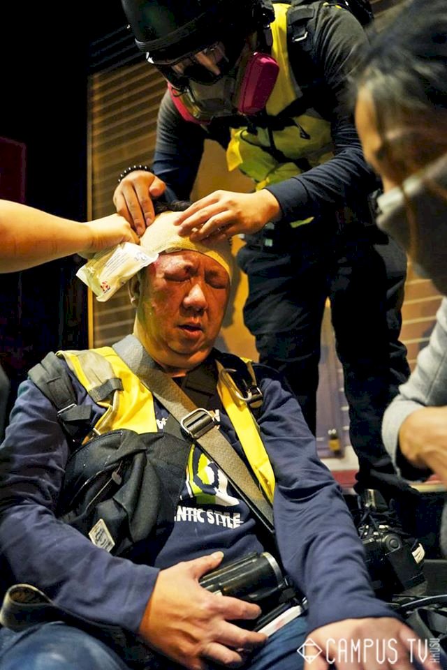 採訪耶誕抗爭 港警記者火爆衝突多