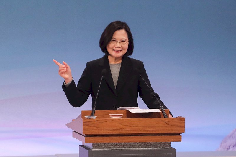 大選辯論／蔡英文：人民關心總統會不會遇到中國膝蓋挺不住