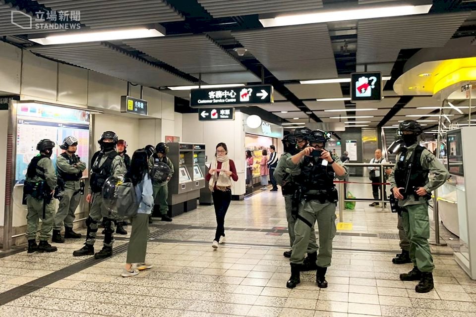 香港警暴再現 多家商場又見衝突(影)