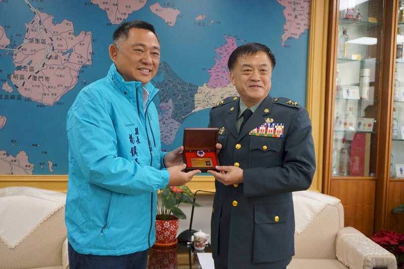 總統令：退輔會副主委姜振中准辭