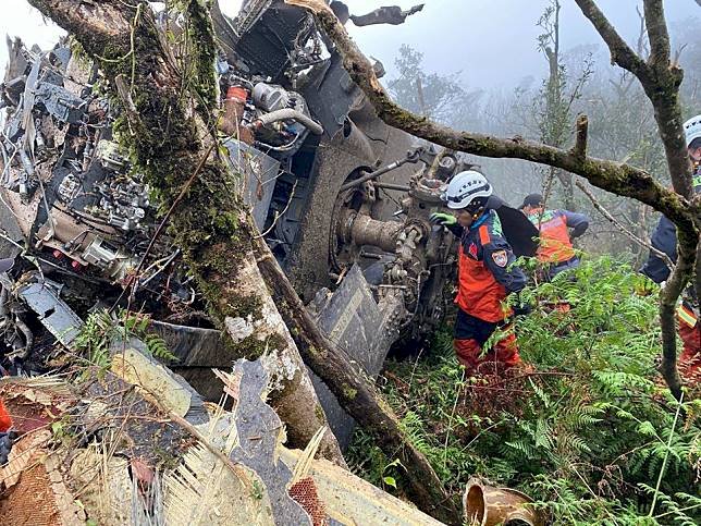 黑鷹迫降5人獲救 參謀總長沈一鳴罹難