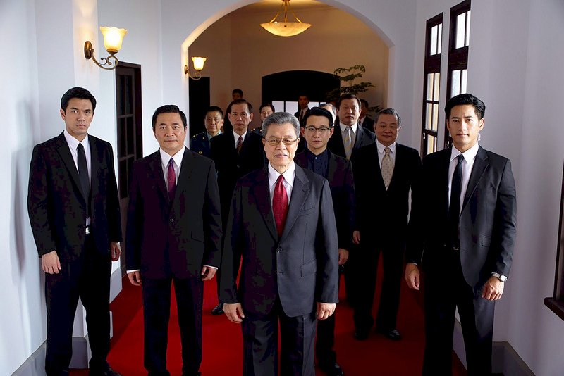 ◎大選後必看政治劇「國際橋牌社」，虛實之間讓你拍案叫絕！過年看電影追劇，彌勒熊show給你！