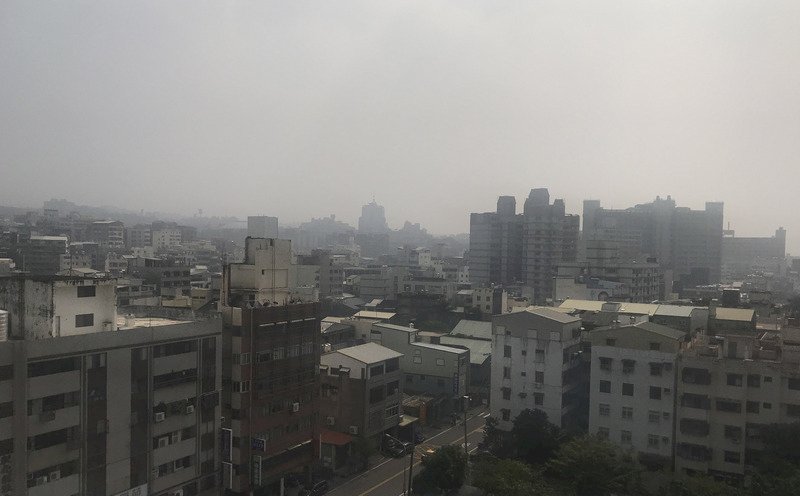 西部地區部分達空品紅色警示 環保署估13日轉好
