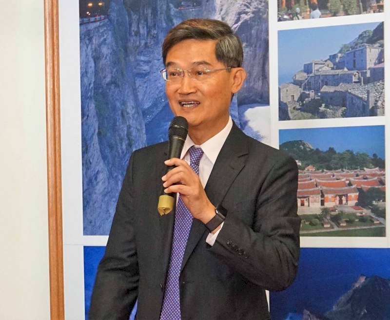 台選各國關注 洛杉磯使節團比讚