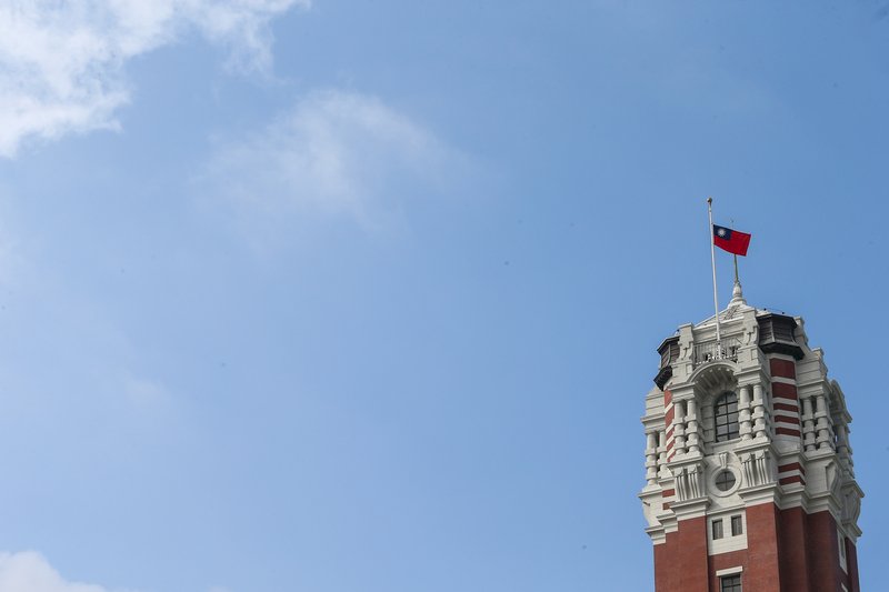 李登輝辭世 總統下令今午12時起各機關降半旗3天