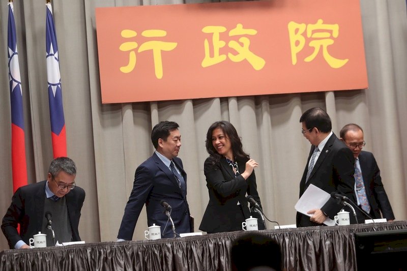 春節將至 蘇揆叮囑各部會要有「假日門市」觀念