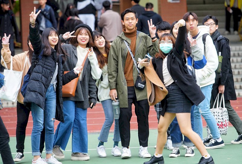 學測考完了  2月24日公布成績