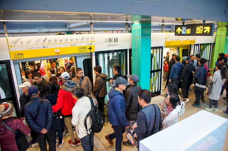 新北環狀線通車後運量破百萬 3/1正式收費