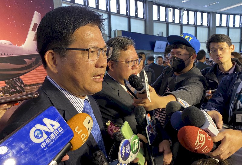 國籍航空春節後停飛武漢 林佳龍：支持專業判斷