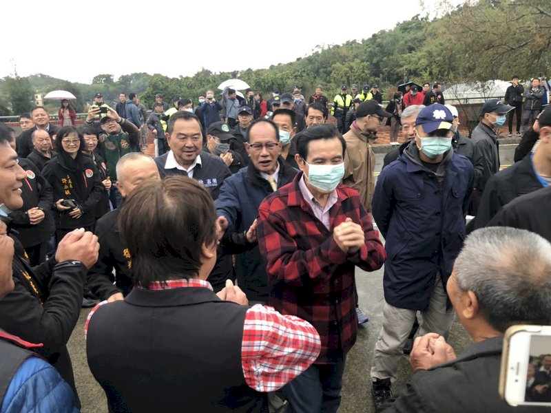 初二馬家庄祭祖 馬英九全程拱手戴口罩