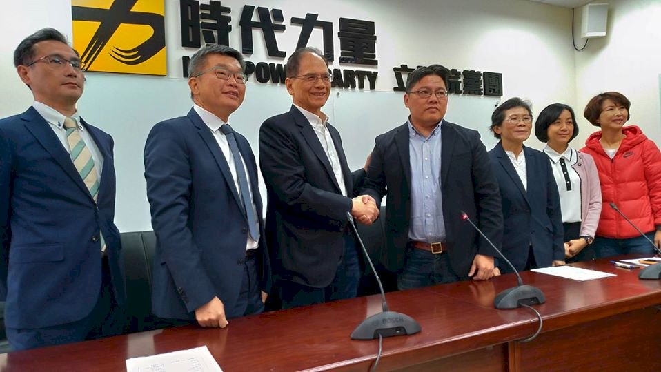 「堃昌配」拜票爭取龍頭寶座 時力拋國會改革議題